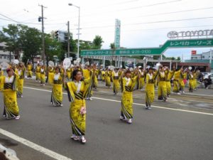 《2015北海道夏季之旅》 涵馆市趴趴走 ~ 函馆港夏日祭典 Hakodate Port Minato Matsuri、街道游行 – 墨鱼舞 Wasshio ika Odori