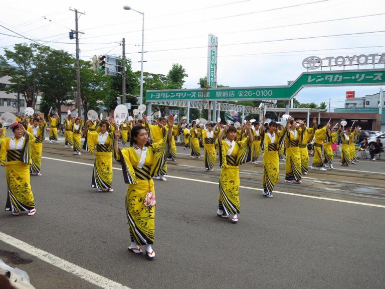 《2015北海道夏季之旅》 涵馆市趴趴走 ~ 函馆港夏日祭典 Hakodate Port Minato Matsuri、街道游行 – 墨鱼舞 Wasshio ika Odori